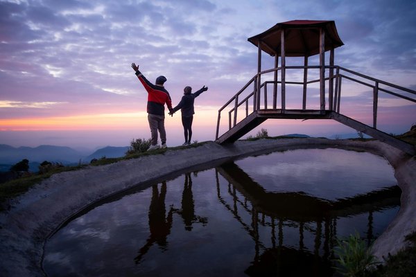 Est-il possible de louer une maison en Provence avec des ateliers de cuisine méditerranéenne et d'herboristerie?